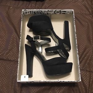 Brash black heels - size 6